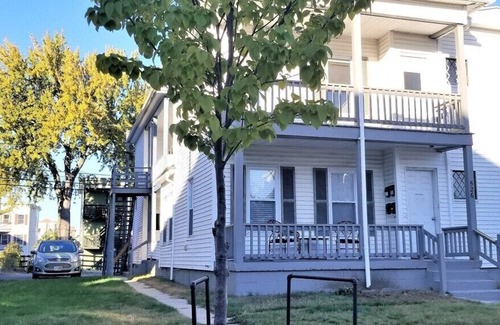 Manchester Apartment | Stylish & Large Top Floor w/Private Front Porch