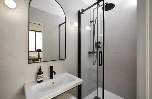 Porte-Saint-Martin Apartment | Stylish Loft - 2BR and 2BA