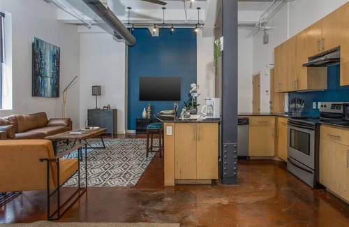 Downtown Fort Worth Apartment | Stylish Loft in Heart of Downtown Fort Worth