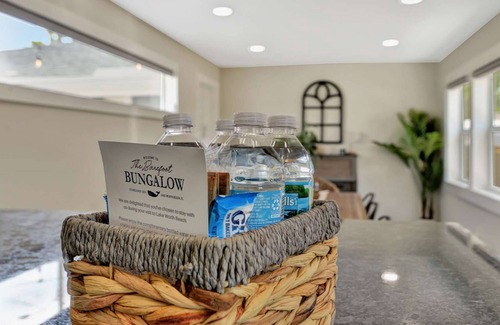 Parrot Cove Cottage | Stylish Luxury Home Near The Beach & Downtown