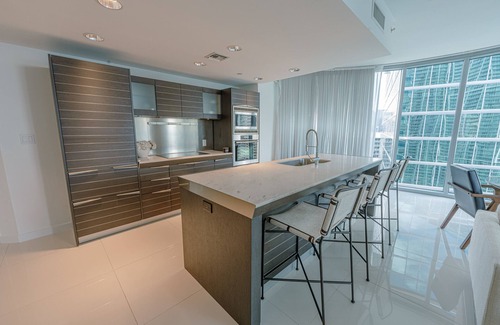 Downtown Miami Condo | Stylish luxury Miami condo with amazing water and city views