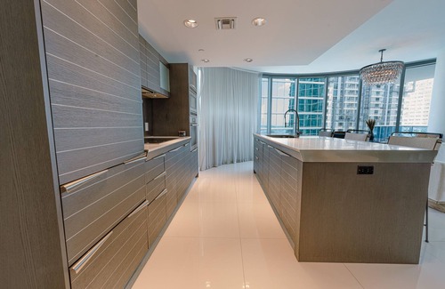 Downtown Miami Condo | Stylish luxury Miami condo with amazing water and city views