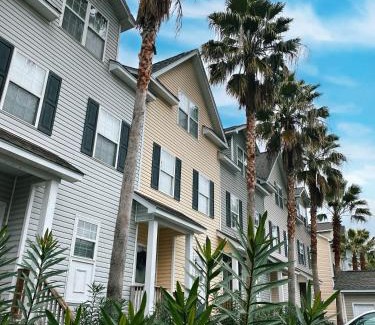 North Charleston House | *Stylish* Luxury Suite Near Historic Downtown