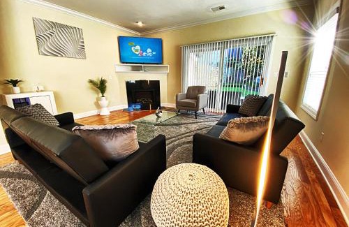 North Charleston House | *Stylish* Luxury Suite Near Historic Downtown