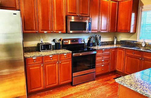 North Charleston House | *Stylish* Luxury Suite Near Historic Downtown