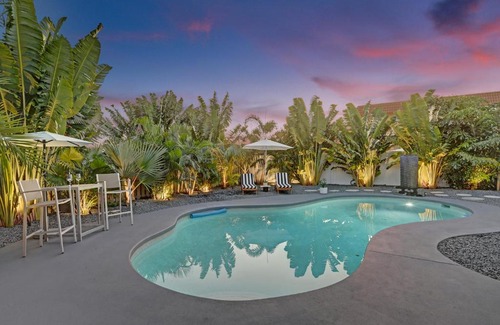 Coral Ridge Isles House | Stylish Luxury Tropical Junior Suite