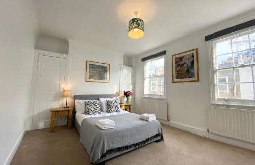 Warwick Apartment | Stylish Maisonette and Studio in Victoria