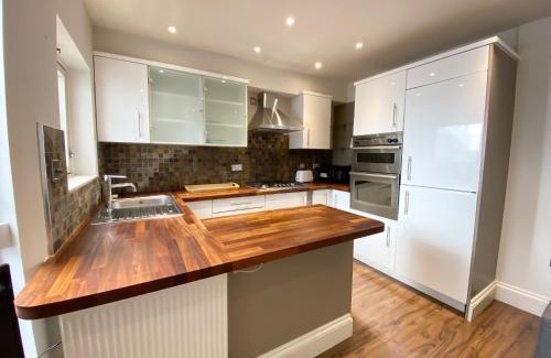 Warwick Apartment | Stylish Maisonette and Studio in Victoria