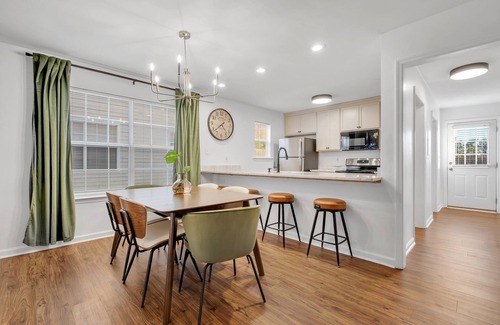 Tallahassee House | Stylish Mid-century Modern 3-bedroom 2.5 bath townhome in awesome Tallahassee