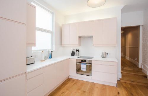 Harlesden House | Stylish & Modern 3 Bed Flat in NW London with Garden