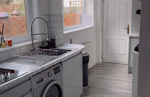Droylsden Villa | Stylish & Modern 3-Bed Home in Droylsden, Manchester – Prime Location & Comfort.