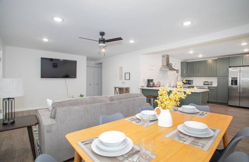 College House | Stylish Modern and Convenient Suite with All The Amenities