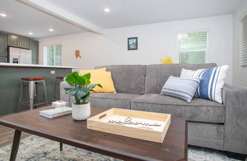 College House | Stylish Modern and Convenient Suite with All The Amenities