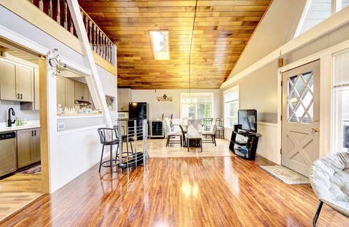 Camano Island Cabin | Stylish & Modern Cabin Retreat on Puget Sound!