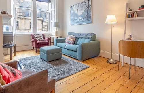 Bruntsfield Apartment | Stylish Modern Flat with Parking | Pass the Keys