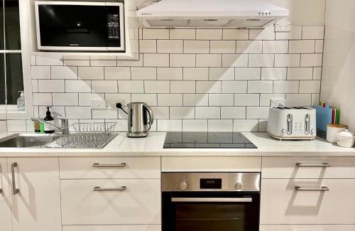 Khandallah Apartment | Stylish Modern Flat with Parking Near Station