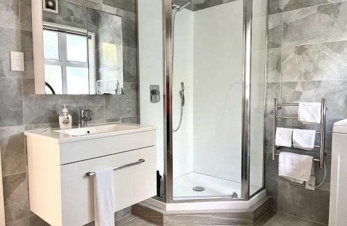 Khandallah Apartment | Stylish Modern Flat with Parking Near Station