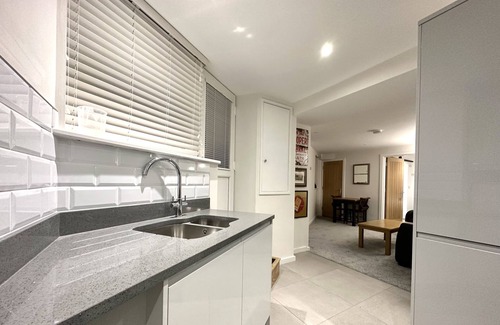 Midsomer Norton Apartment | Stylish modern apartment in Midsomer Norton high st!
