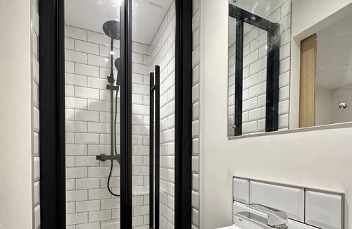 Midsomer Norton Apartment | Stylish modern apartment in Midsomer Norton high st!