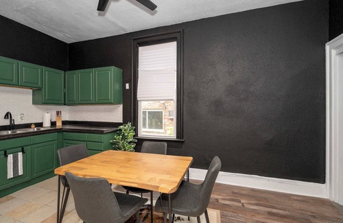 Walnut Hills Condo | Stylish, Modern Gem in the HIlls