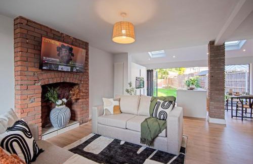 Clayton House | Stylish Modern home near Mcr Centre CoOp & Etihad