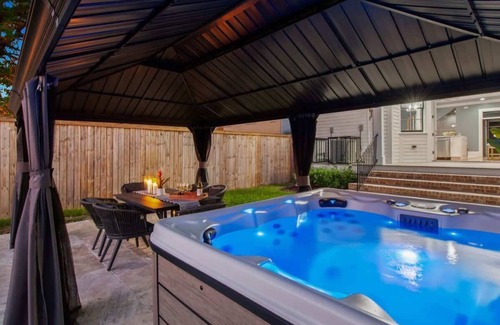 McDonough House | Stylish Modern Home | Hot Tub & Pergola