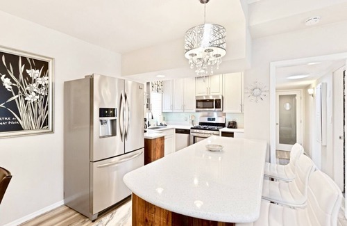 Chino Canyon Apartment | Stylish & Modern Palm Springs Getaway by Downtown!