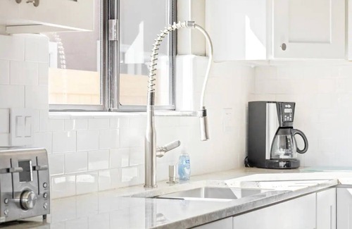 Arroyo Grande House | Stylish & Modern Private Getaway in Grover Beach!