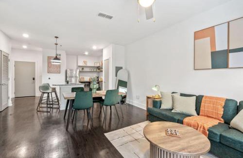 Reynoldstown Apartment | Stylish Modern Queen Suite Parking Pet Friendly
