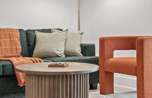 Reynoldstown Apartment | Stylish Modern Queen Suite Parking Pet Friendly