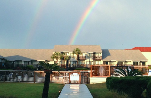 East End House | Stylish modern beach view unit, w/Bch & Pool, dog friendly!