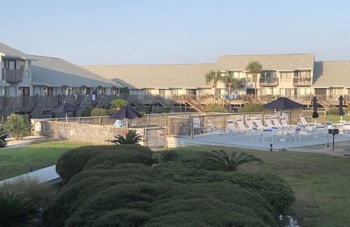 East End House | Stylish modern beach view unit, w/Bch & Pool, dog friendly!