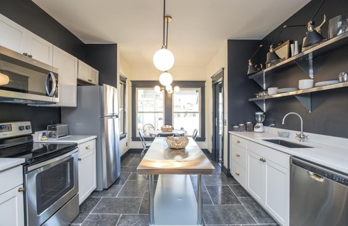 12 South House | Stylish Nashville 2 bed, 2 bath in 12 South, Restaurants & 2 miles Broadway