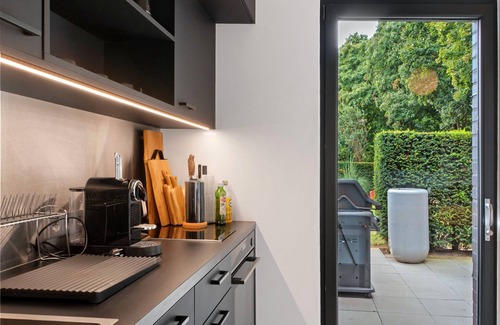 Meppen House | Stylish New Holiday Apartment with Shared Terrace, Shared Garden, and Wi-Fi