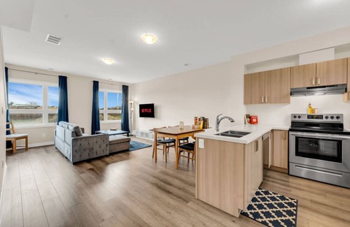 Niagara Falls House | Stylish Niagara Falls Getaway with Rooftop City Views