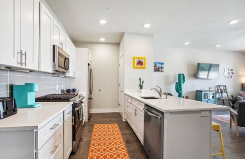 Bywater Condo | Stylish NOLA Bywater Condo 2BR/2BA w Pool/Balcony!