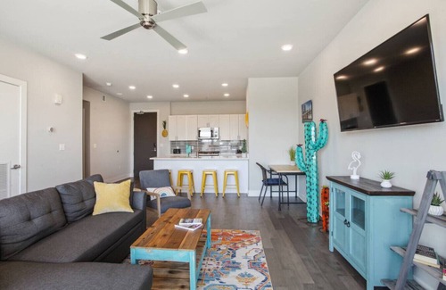 Bywater Condo | Stylish NOLA Bywater Condo 2BR/2BA w Pool/Balcony!
