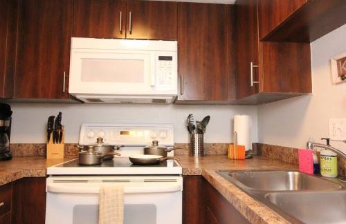 Arlington Park Apartment | Stylish Nordic Stay Walk to Hospital & Beaches