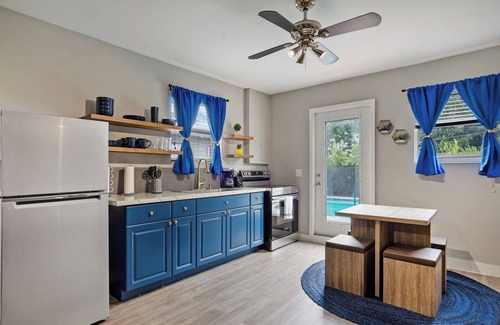 North Miami House | Stylish North Miami Guesthouse with King Bed, Parking, WIFI