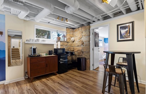 Chattanooga House | Stylish North Shore Suite - perfect location