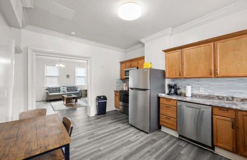 East Allegheny House | Stylish Northside 4 Bed Off Street Parking