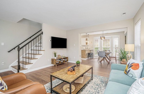 Pineville House | Stylish Oasis in the heart of Ballantyne Charlotte, Newly remodeled