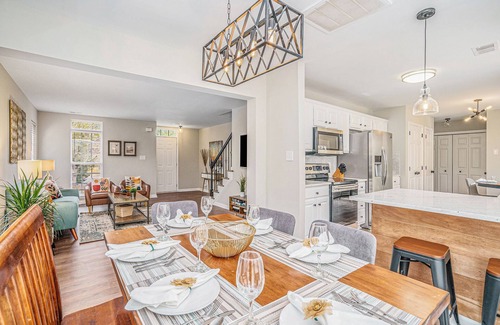 Pineville House | Stylish Oasis in the heart of Ballantyne Charlotte, Newly remodeled