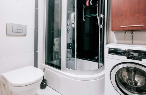 Kadikoy Apartment | Stylish Oasis with Lovely Balcony 10 min to Moda
