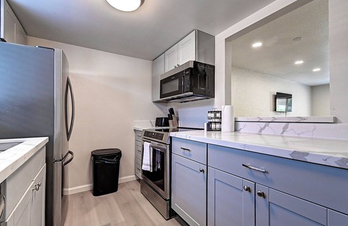 Fashion Square House | Stylish Old Town 2Bd 2Ba Townhome Pool AC Fashion Square