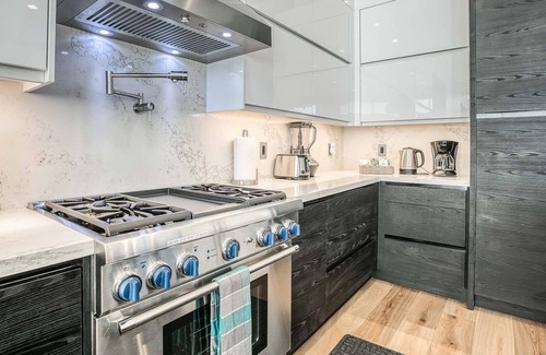 Camelback Park Estates Villa | Stylish Old Town Villa - Walk to Dining, Shops & Enjoy Private Pool