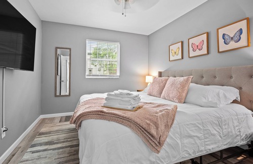 St. Charles Historic District Apartment | Stylish One-Bedroom Getaway Steps from Main Street