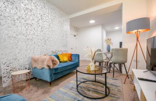 Failsworth Apartment | Stylish One-bedroom with Free Parking Sleeps 4