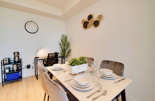 Kitchener Condo | Stylish Open Concept Suite in Central KW