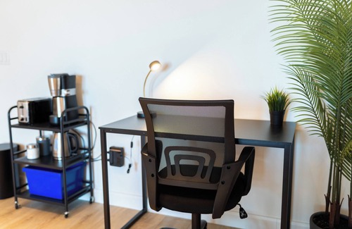 Kitchener Condo | Stylish Open Concept Suite in Central KW